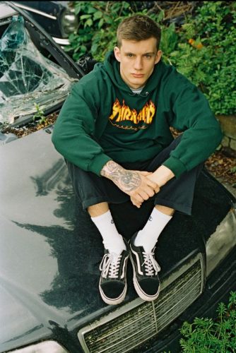 Skate into with 20 Trendy Skater Boy Outfits: From Vintage Flannel to Bold Streetwear