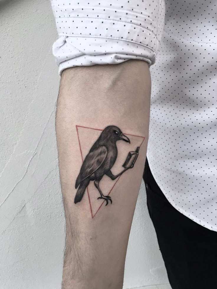28 Unique Crow Tattoo Ideas Blackwork, Traditional, Flying, Viking, Sleeve, and Minimalist Designs
