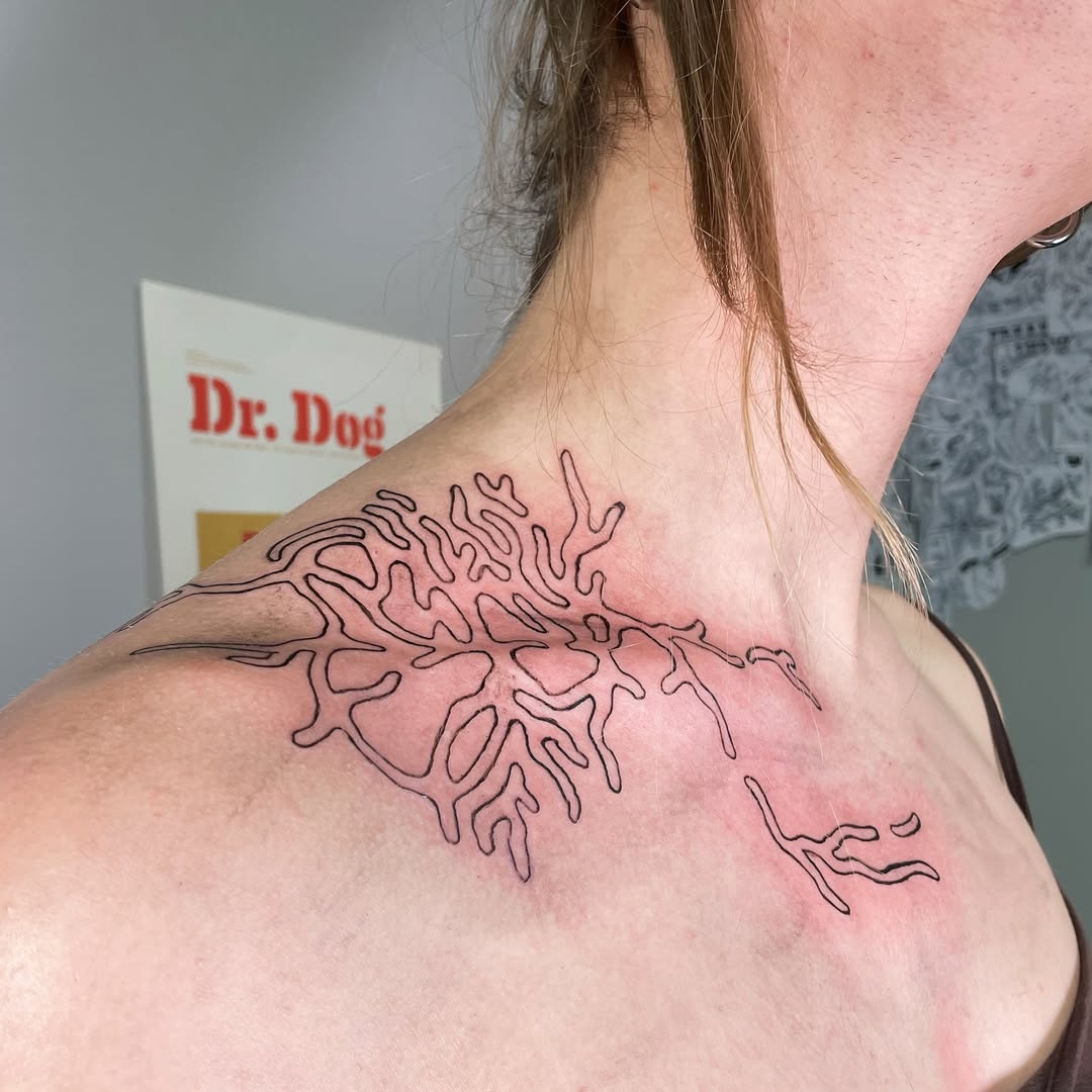 27 Collarbone Tattoo Ideas With Minimalist, Floral, Color, and Fine Line Designs