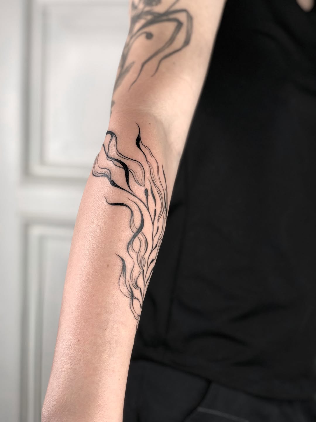 28 Ocean Tattoo Ideas for Men and Women: Minimalist Waves, Sleeve Underwater Designs