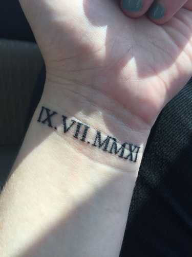 14 Wrist Wrap Tattoos for Women Ideas: Delicate and Stylish Ink