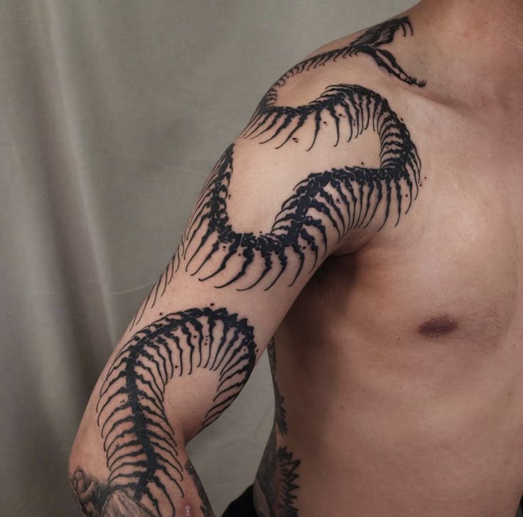 31 Centipede Tattoo Ideas : Blackwork, Traditional, Tokyo Ghoul, Spider Lily, Skull, Giant Back