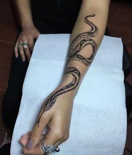 17 Awe-Inspiring Viper Snake Tattoo Concepts