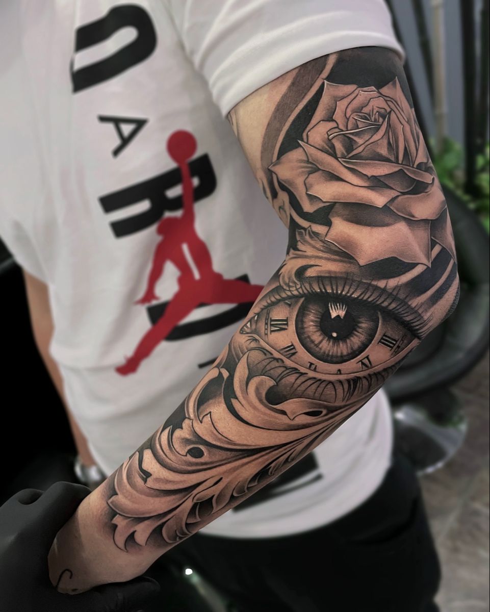 27 Rose Hand Tattoo Ideas: From Classic Black-and-Gray to Bold Narrative Pieces