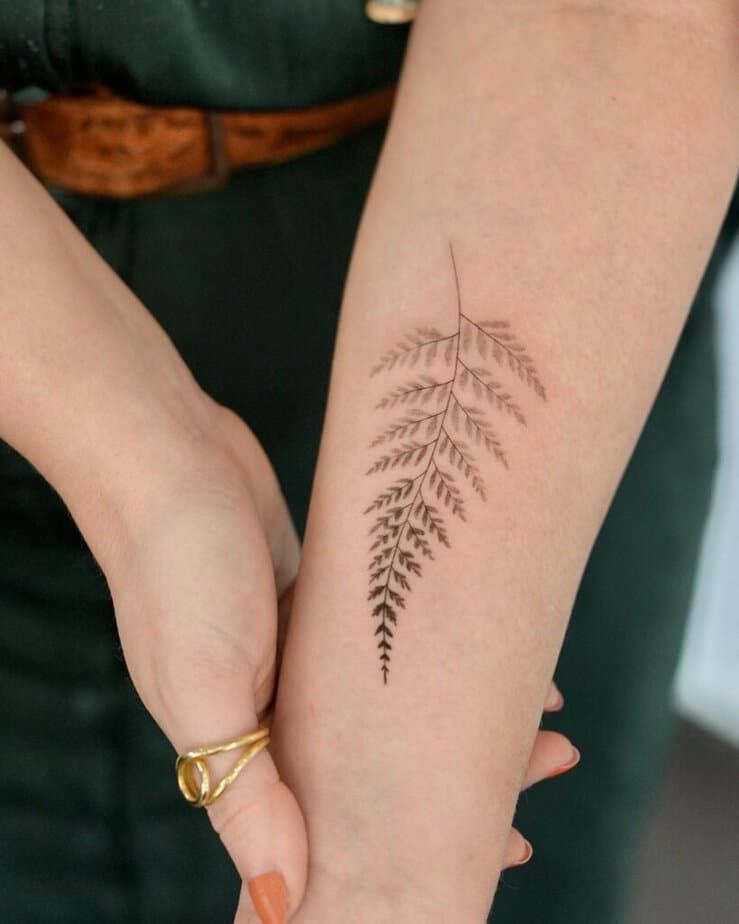 29 Fern Tattoo Ideas: Nature s Most Elegant Lines, From Shoulder Fronds to Hip Vines