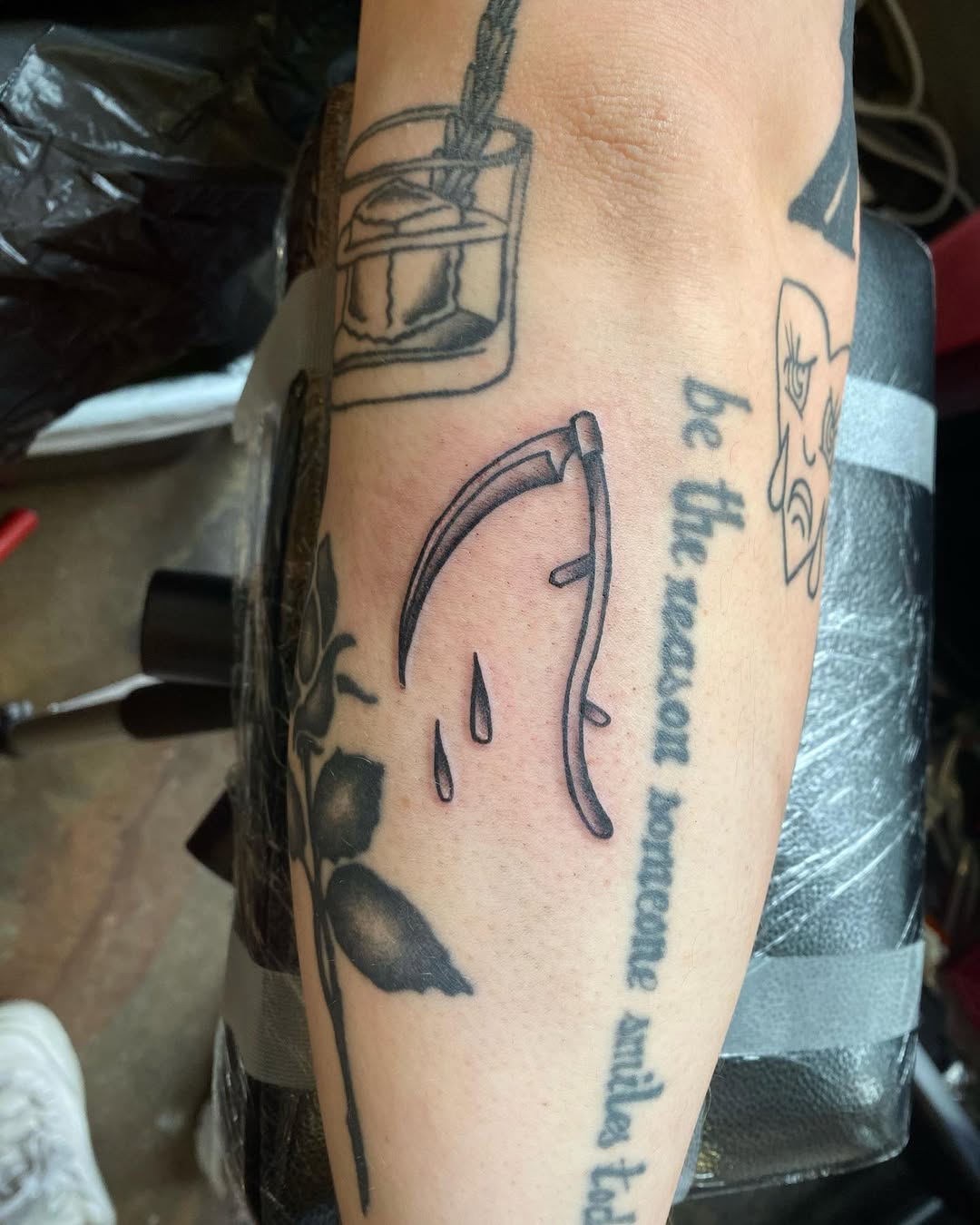 29 Filler Tattoo Ideas: Smart Ways to Close Gaps in Your Sleeve with Flowers, Snakes and Symbols