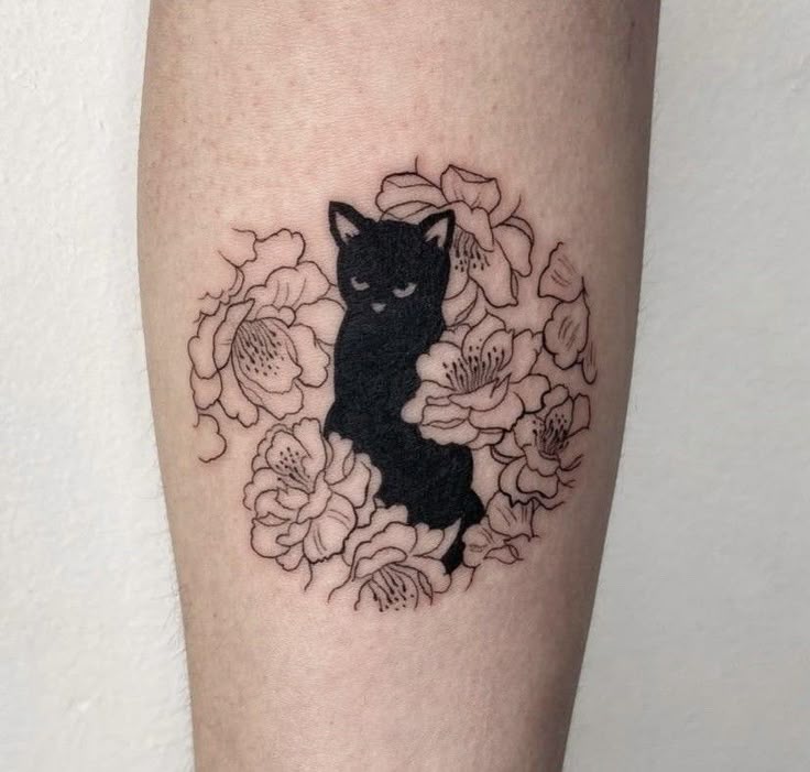 27 Black Cat Tattoo Ideas Realistic, Minimalist, Traditional & Witchy Designs