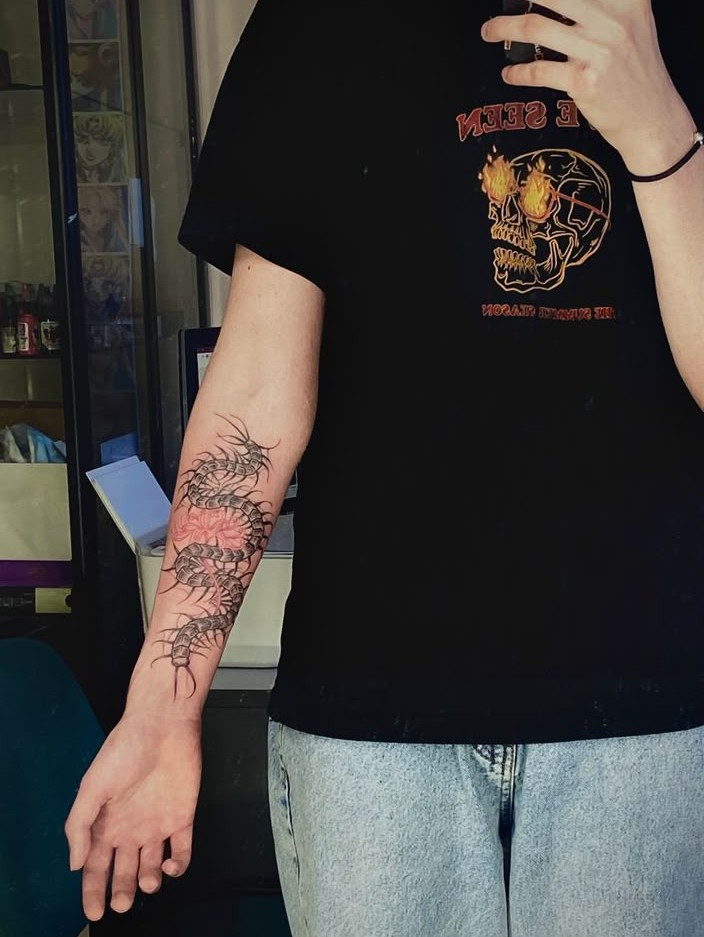 31 Centipede Tattoo Ideas : Blackwork, Traditional, Tokyo Ghoul, Spider Lily, Skull, Giant Back