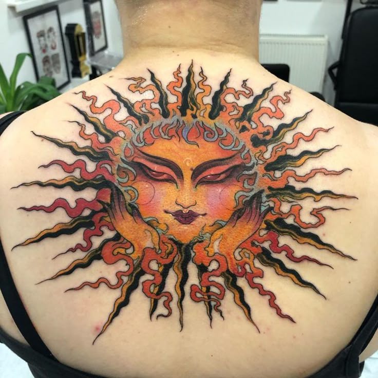 25 Sun Tattoo Ideas  for Men &#038; Women: Unique Designs &#038; Abstract Styles
