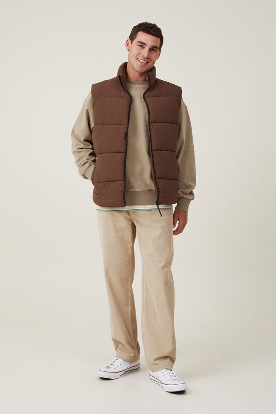 Explore ’s Top Men’s Fall Street Outfits: From Classic Elegance to Urban Streetwear Trends