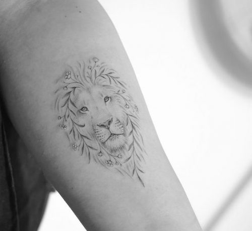 27 Minimalist Lion Tattoo: Subtle Elegance and Symbolism