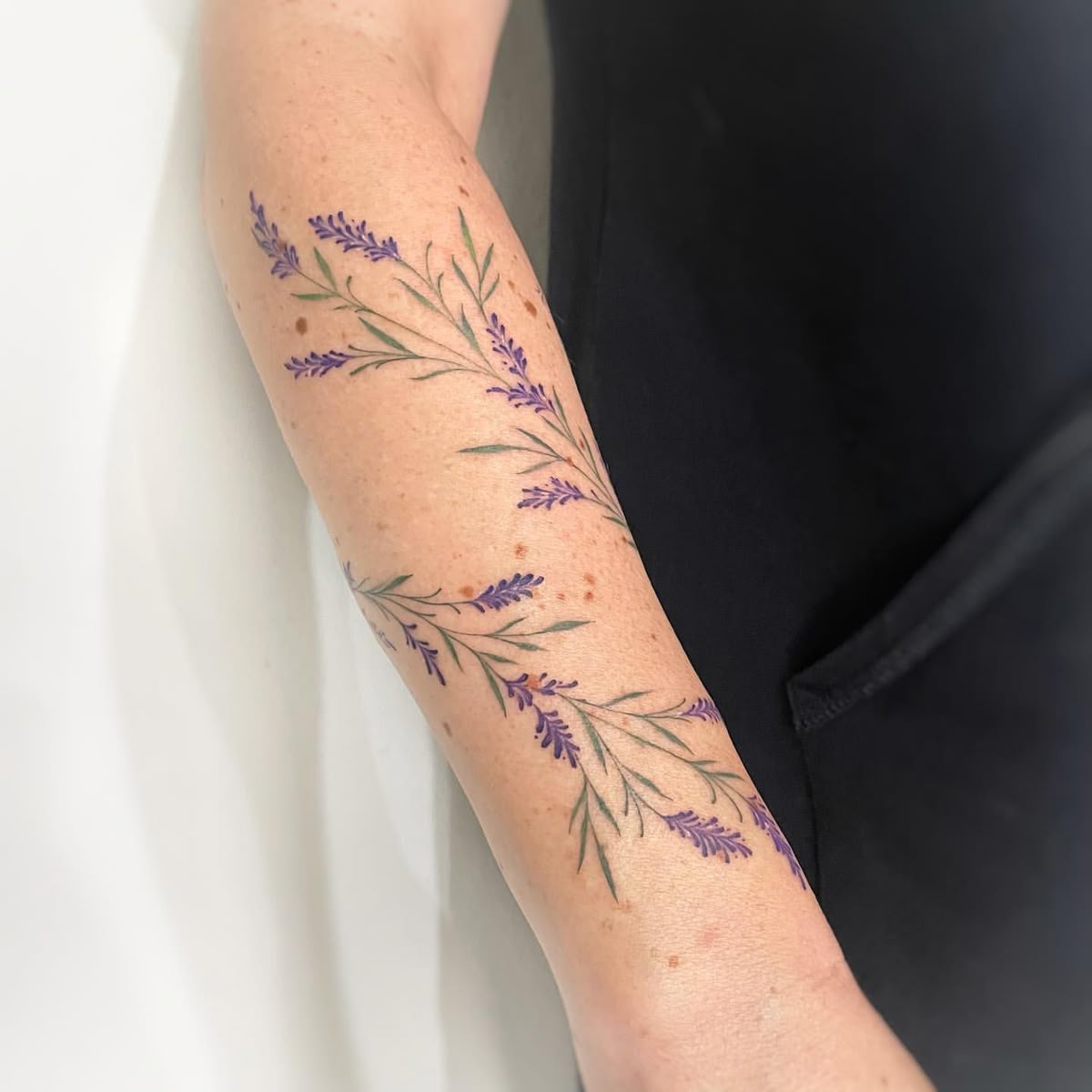 27 Lavender Tattoo Ideas : Fine Line, Bee, Rosemary, Black and Grey, Minimalist, Men and Women