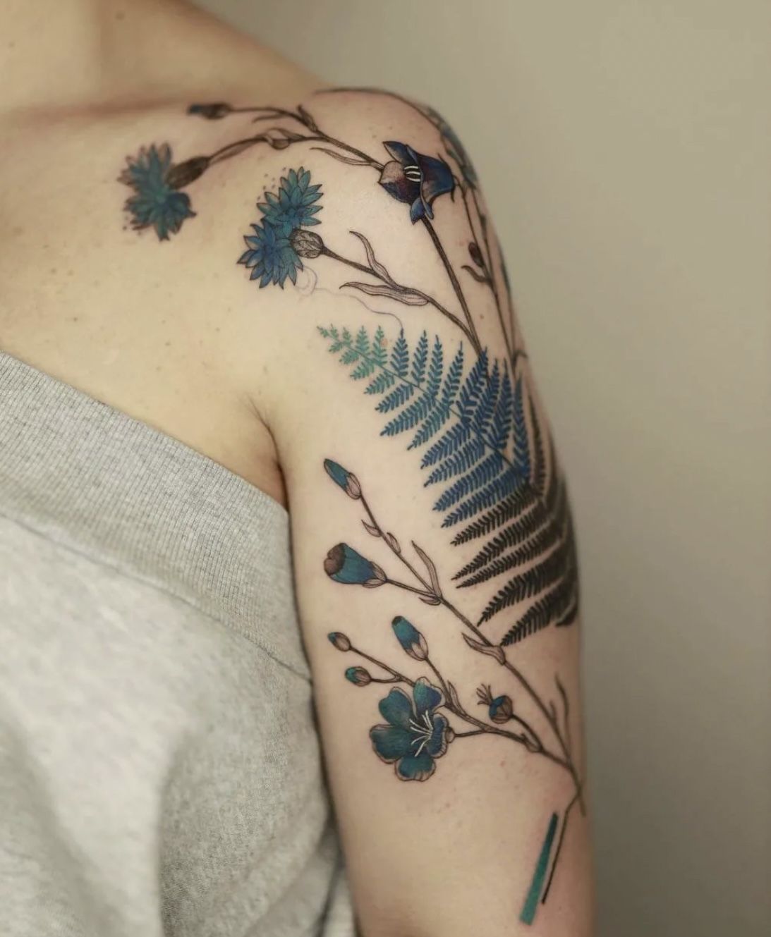 29 Fern Tattoo Ideas: Nature s Most Elegant Lines, From Shoulder Fronds to Hip Vines