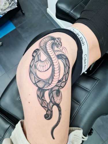 23 Snake Tattoos on Thigh Ideas for Alluring Art