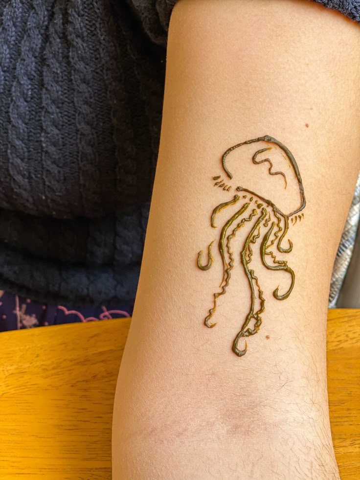 28 Stunning Henna Tattoo Designs for Hand, Arm, Back, and Leg Simple, Cute, Aesthetic Ideas
