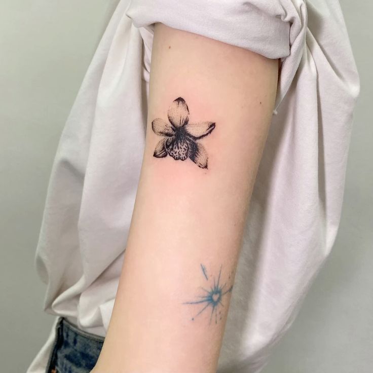 26 February Birth Flower Tattoo: Stunning Designs Inspired by Violets and Iris