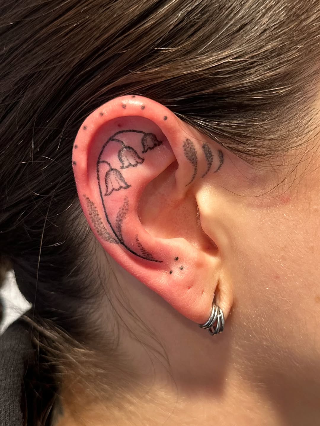 28 Ear Tattoo Ideas for Women and Men with Piercings Inner, Behind, Side, Fine Line, Flowers, Mandala, Moon, Rose, Cross, Stars, Spider Web