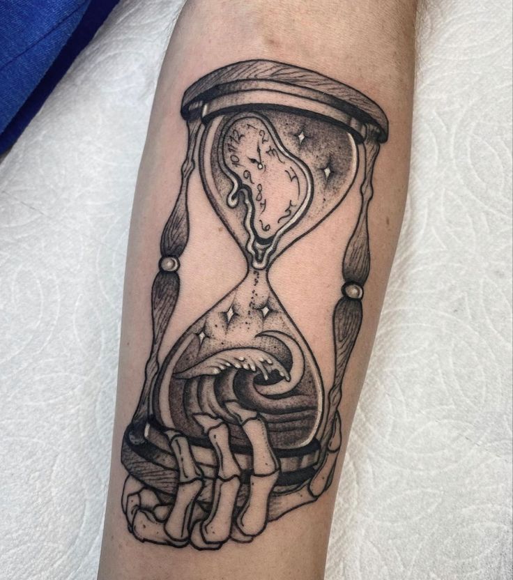 29 Hourglass Tattoo Ideas with Meaningful Designs for Men and Women Minimalist, Feminine, Traditional