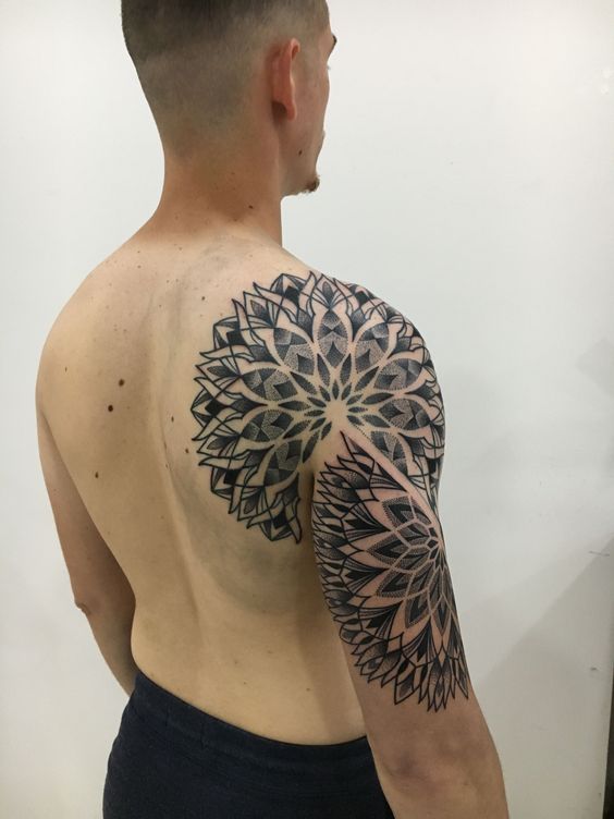 25 Inspiring Shoulder Cap Tattoo Ideas for Men and Women