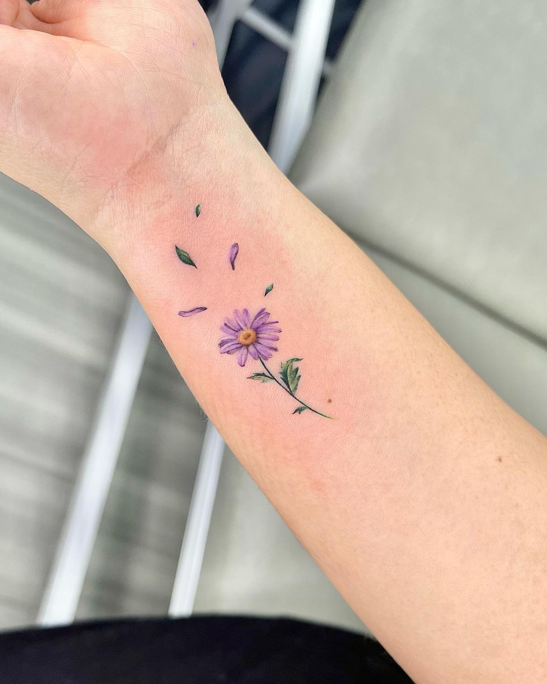 25 September Birth Flower Tattoo Ideas : Aster Designs with Name, Color, Spine, and Memorial Ink Styles