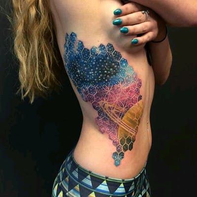 19 Captivating Rib Tattoo Ideas for Women