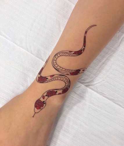 18 Snake Tattoo Hand Ideas for a Touch of Mystery