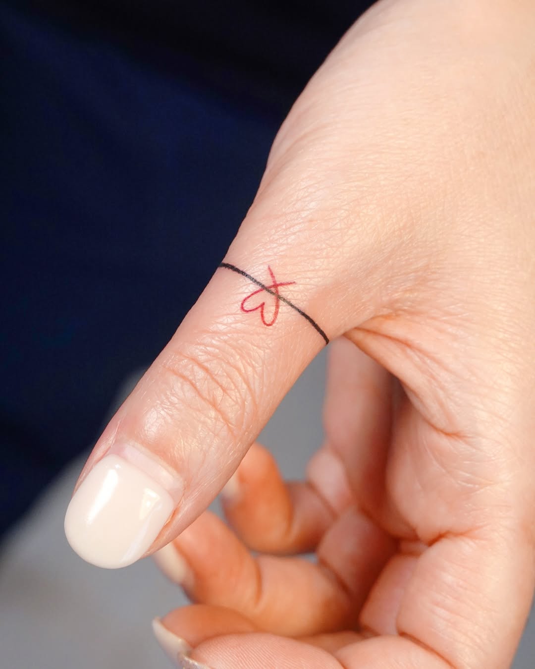 31 Ring Tattoo Ideas: Modern Bands, Meaningful Symbols & Subtle Couples Ink
