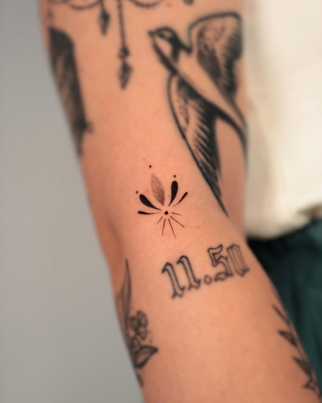 29 Filler Tattoo Ideas: Smart Ways to Close Gaps in Your Sleeve with Flowers, Snakes and Symbols