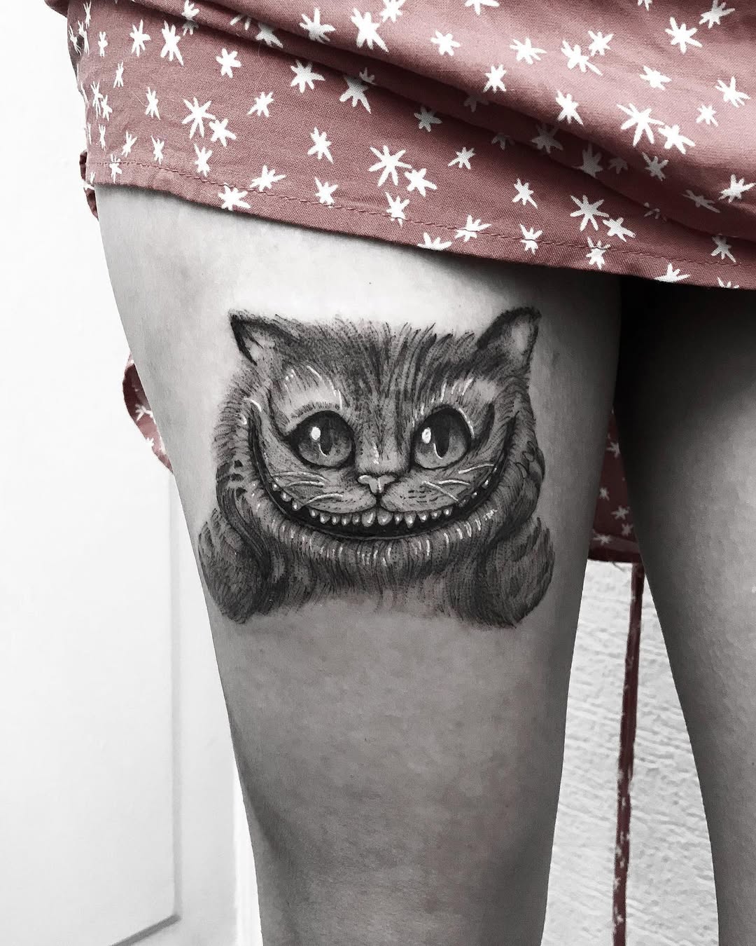 29 Cheshire Cat Tattoo Ideas: From Whimsical Grins to Dark Wonderland Symbolism