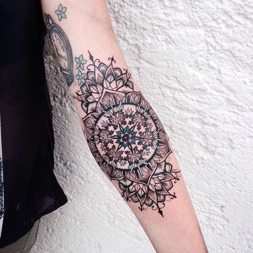 27 Stunning Arm Tattoo Ideas for Women