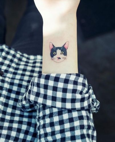 17 Cat Tattoo Ideas for the Wrist