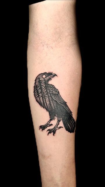 28 Unique Crow Tattoo Ideas Blackwork, Traditional, Flying, Viking, Sleeve, and Minimalist Designs