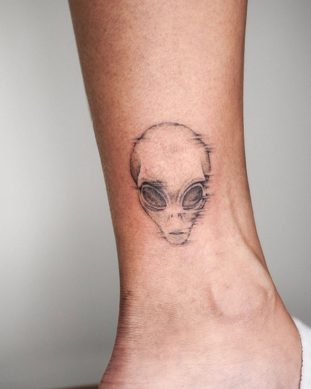 28 Alien Tattoo Ideas : From Xenomorph Stencil Designs to Trippy Flash, Cute Tattoos