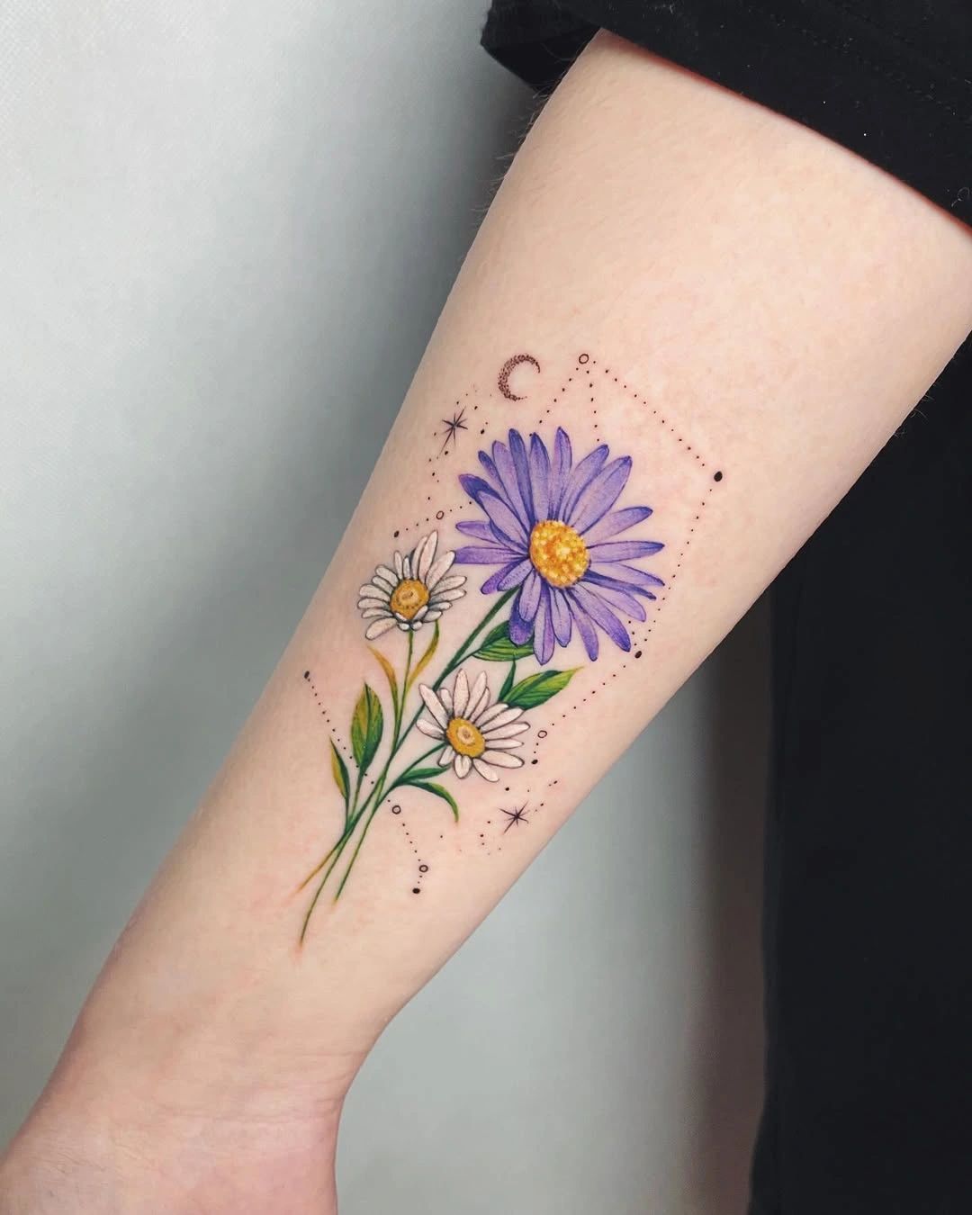 25 September Birth Flower Tattoo Ideas : Aster Designs with Name, Color, Spine, and Memorial Ink Styles