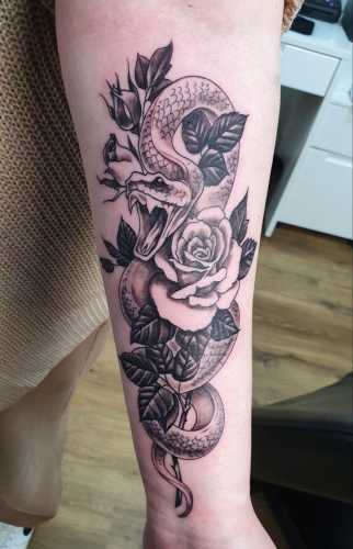 29 Snake and Flower Tattoos Ideas