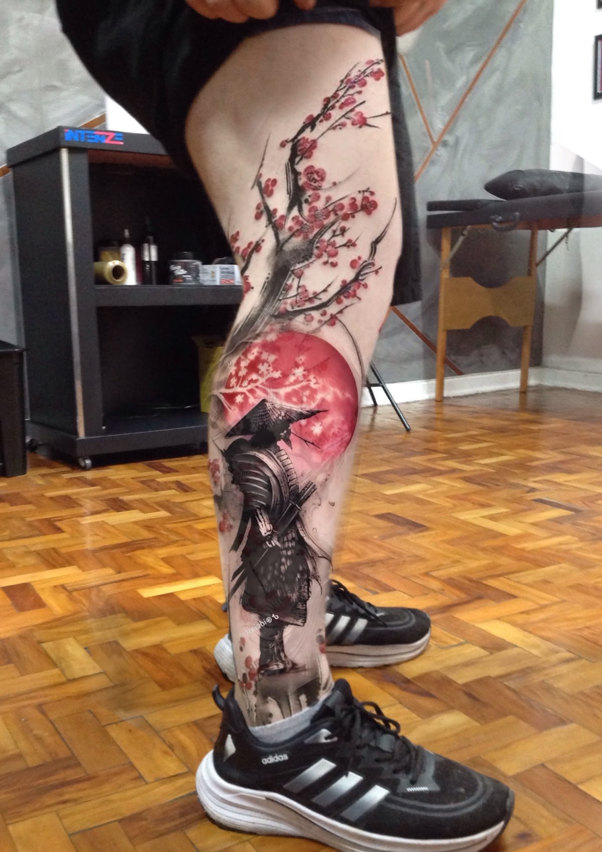 27 Mens Thigh Tattoo Ideas: how to choose art that actually suits your life