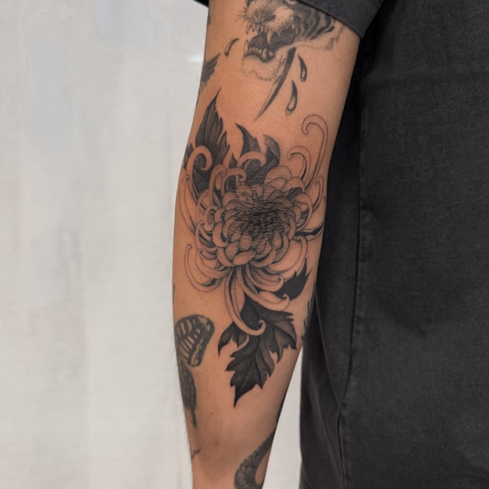 30 Elbow Tattoo Ideas: Designs That Move With You in