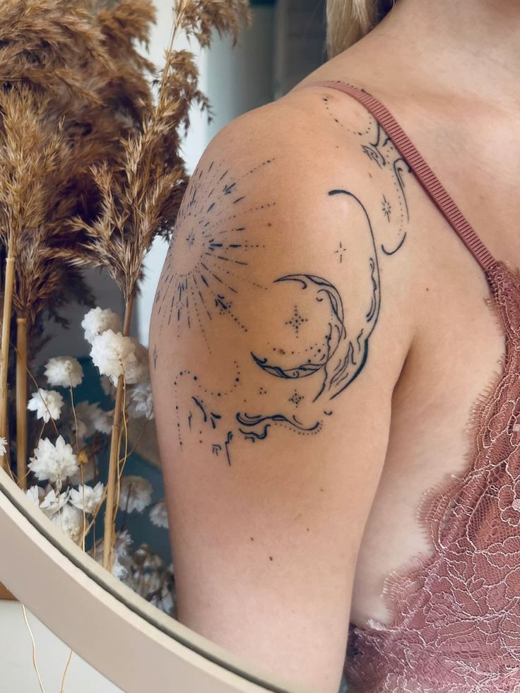 26 Crescent Moon Tattoo Designs : Fine Line, Stencil, Stars, Lotus, Waxing, Waning, American Traditional