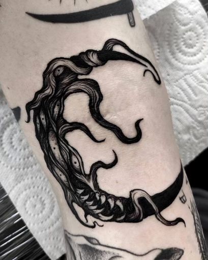 26 Crescent Moon Tattoo Designs : Fine Line, Stencil, Stars, Lotus, Waxing, Waning, American Traditional