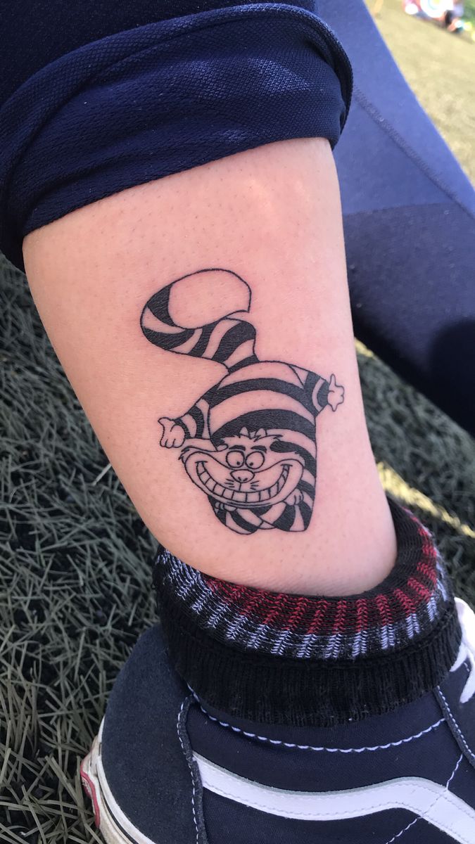 29 Cheshire Cat Tattoo Ideas: From Whimsical Grins to Dark Wonderland Symbolism