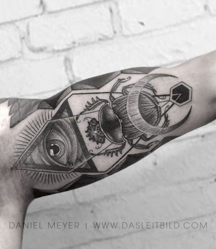 20 Traditional Blackwork Tattoo Designs