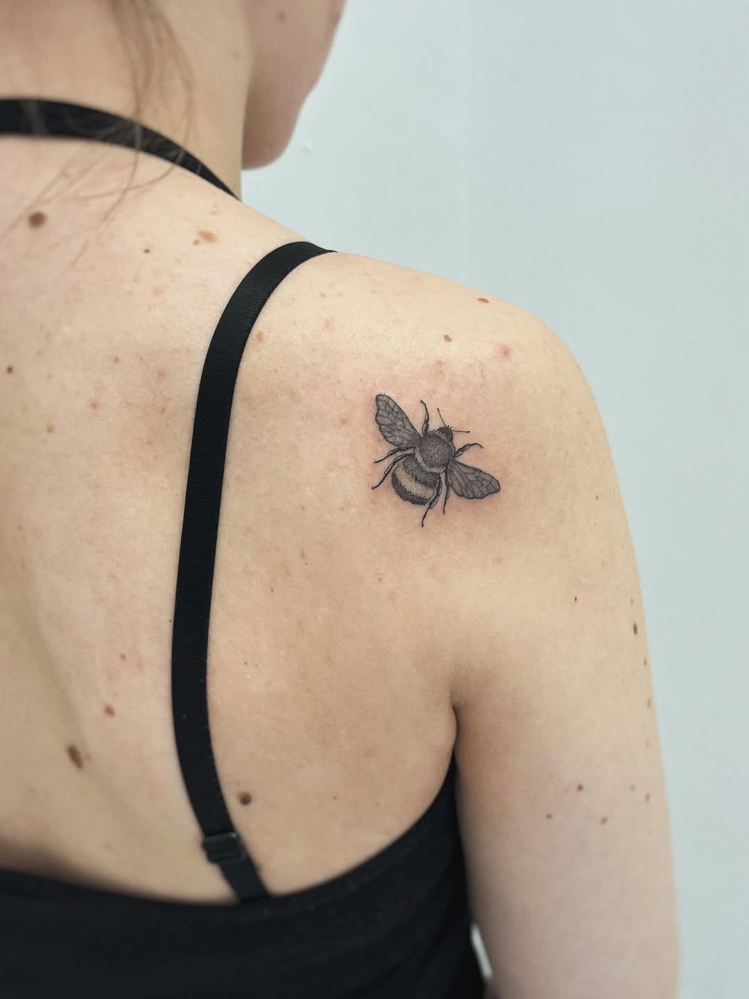 27 Bumble Bee Tattoo Ideas: From Fine-Line Minis to Fuzzy Realism