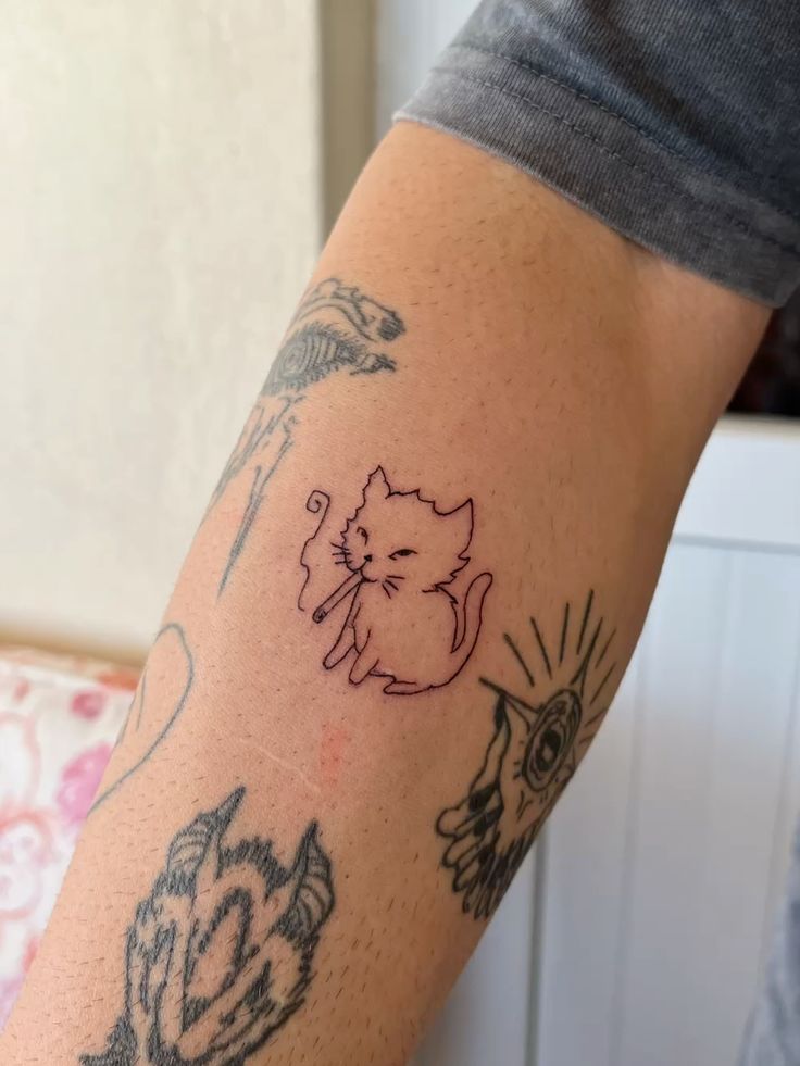 Here Are 28 Cat Tattoo Ideas to Consider in for Women and Men: Minimalist, Funny, Gothic