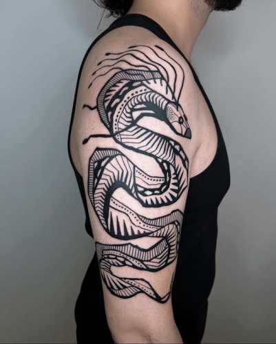 20 Celebrating with Symbolic Snake Tattoos