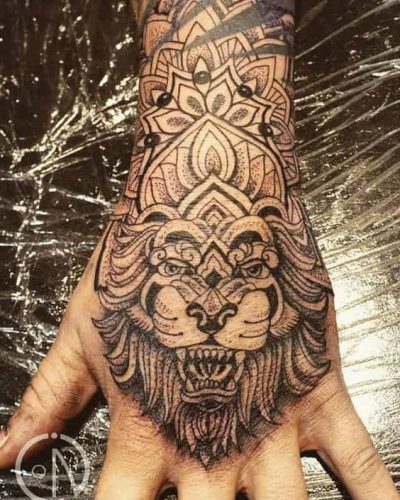 17 Lion Tattoo on Hand: Bold and Powerful Design Ideas