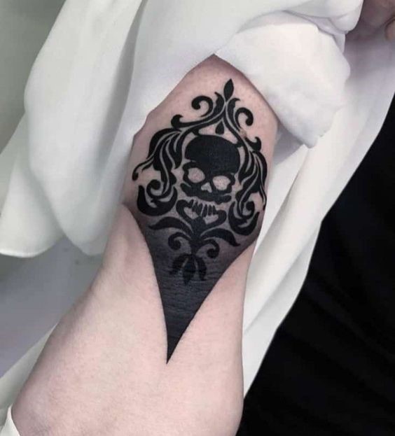 25 Ideas for Dark Feminine Tattoos: Aesthetic Inspiration for Every Style