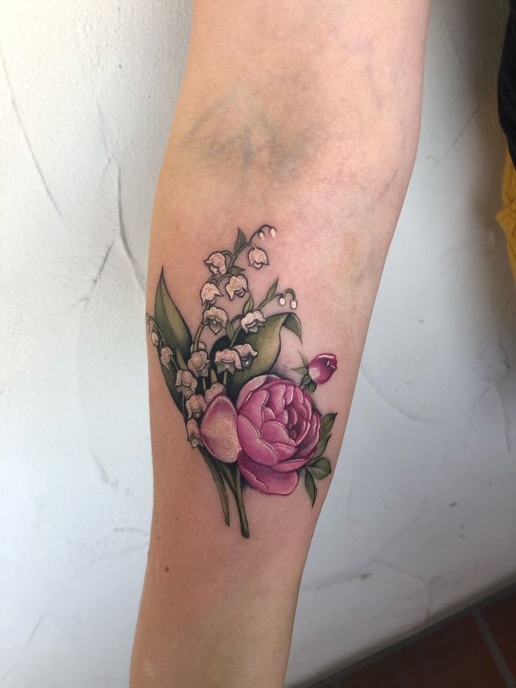 29 July Birth Flower Tattoo Ideas Fine Line, Spine, Arm, Shoulder & Sleeve Designs