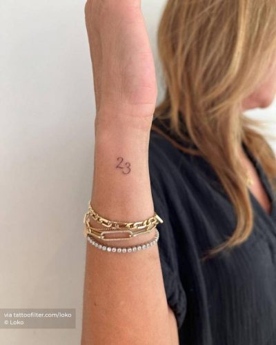 19 Dainty Wrist Tattoos for Women: Timeless and Trending Ideas for