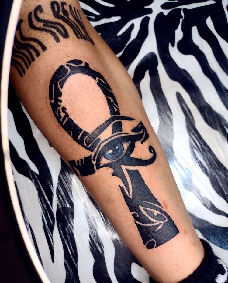27 Ankh Tattoo Ideas with Eye of Horus, Spine, Chest, Minimalist Symbolic Ink