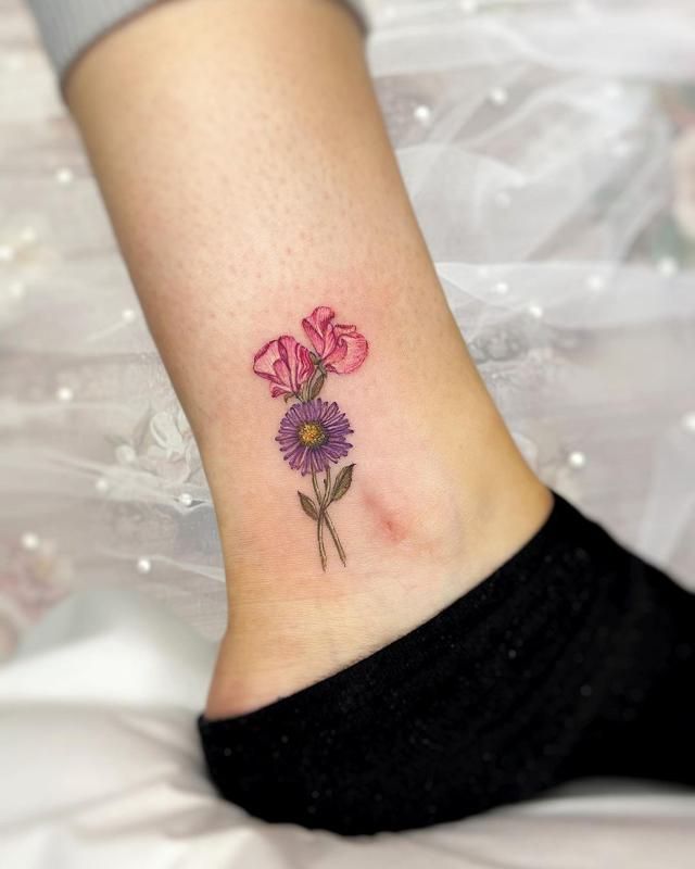 25 September Birth Flower Tattoo Ideas : Aster Designs with Name, Color, Spine, and Memorial Ink Styles